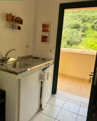 Lithino Apartments - 5Min From The Beach Agios Ioannis Peristeron  Exterior photo